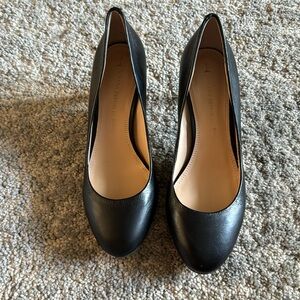Banana Republic black pumps